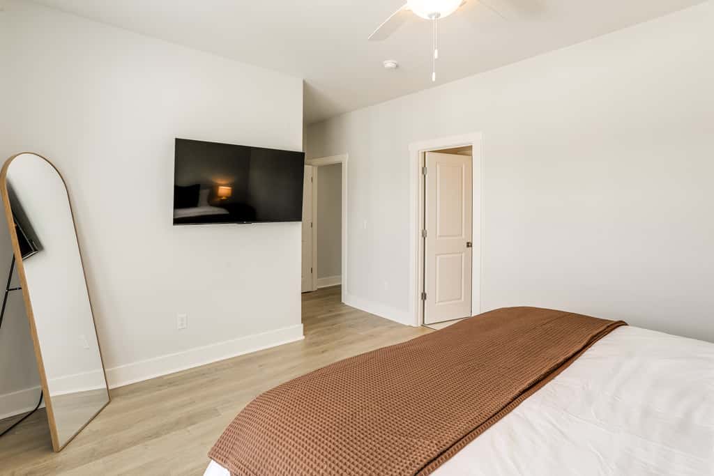 King Suites for Every Couple, Kickoff 3 Mi