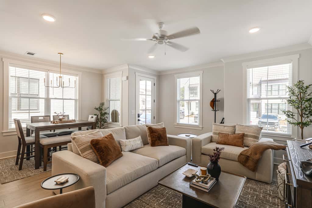 King Suites for Every Couple, Kickoff 3 Mi