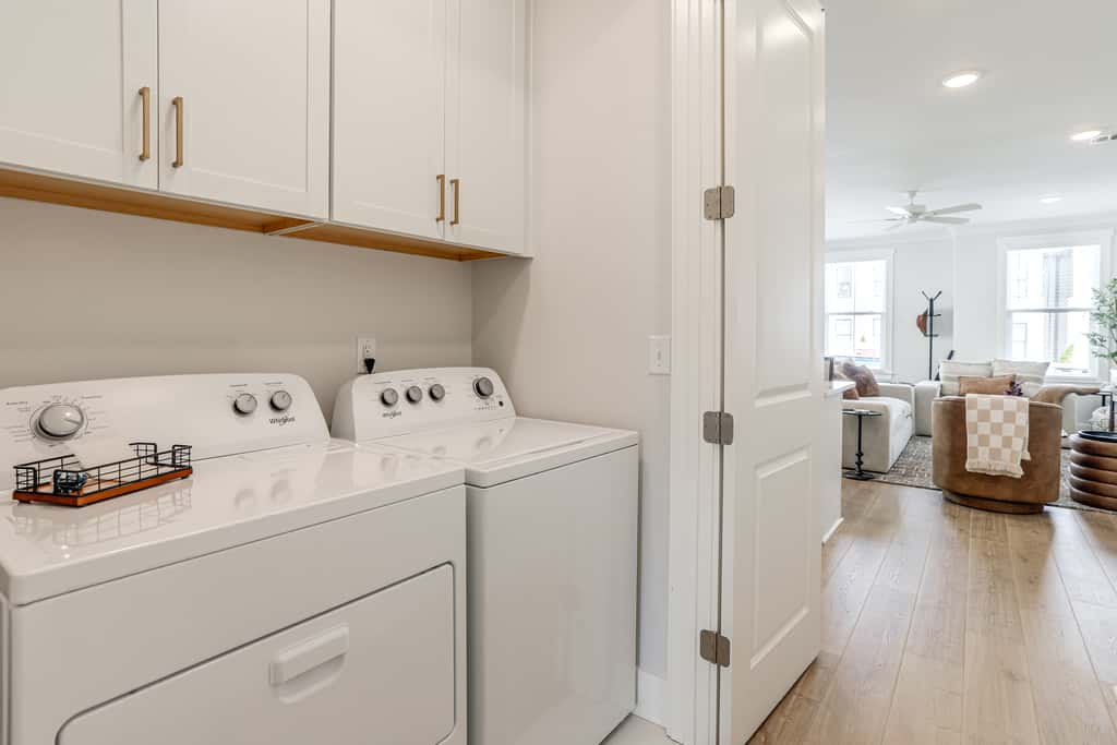 King Suites for Every Couple, Kickoff 3 Mi