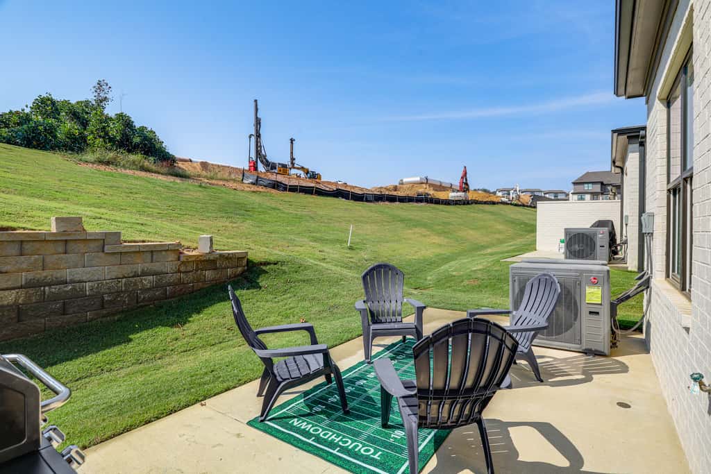 King Suites for Every Couple, Kickoff 3 Mi