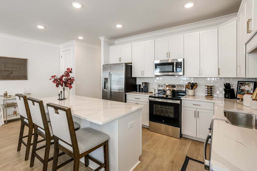 King Suites for Every Couple, Kickoff 3 Mi