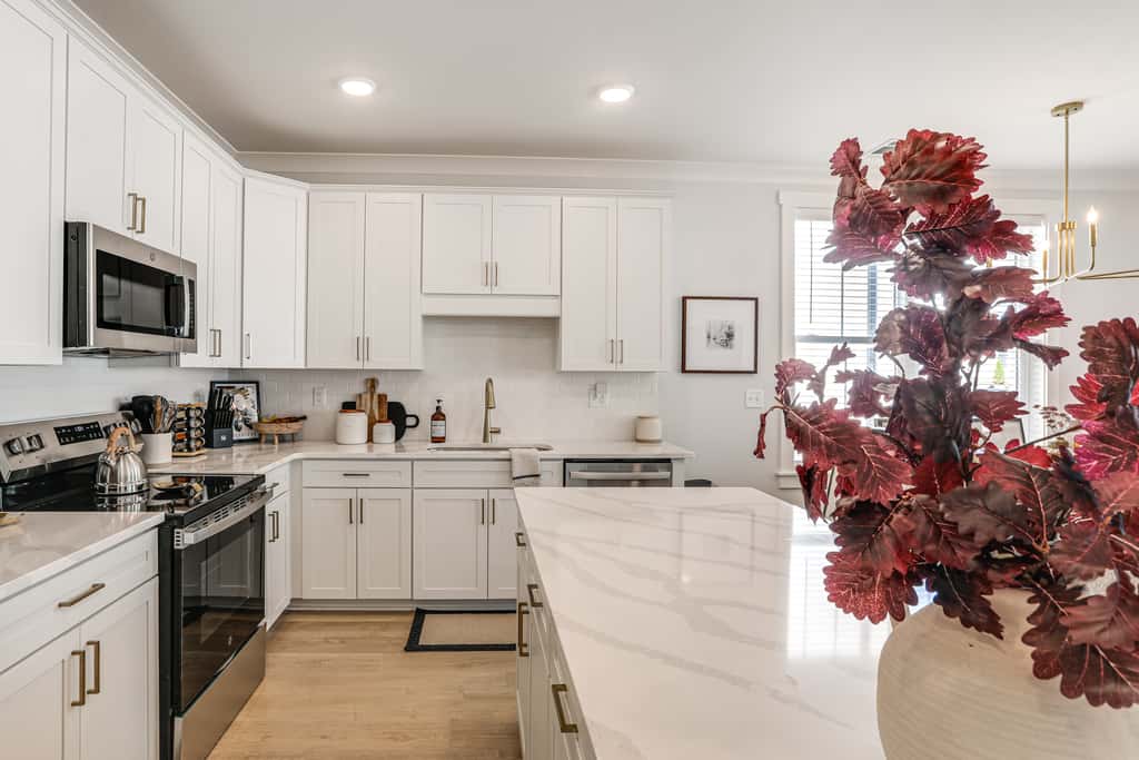 King Suites for Every Couple, Kickoff 3 Mi