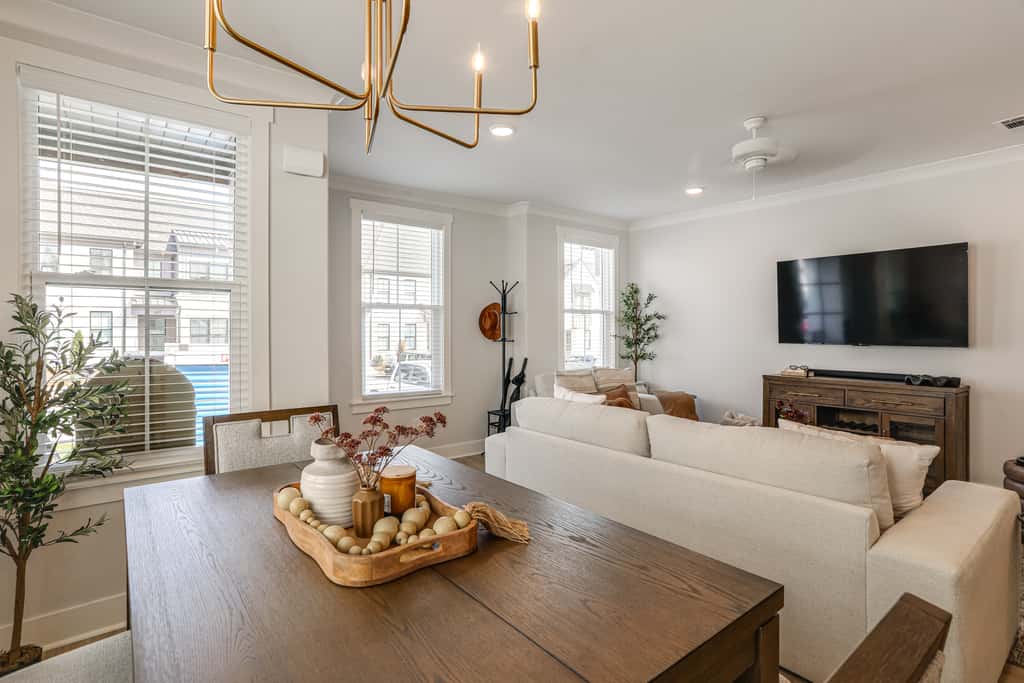 King Suites for Every Couple, Kickoff 3 Mi