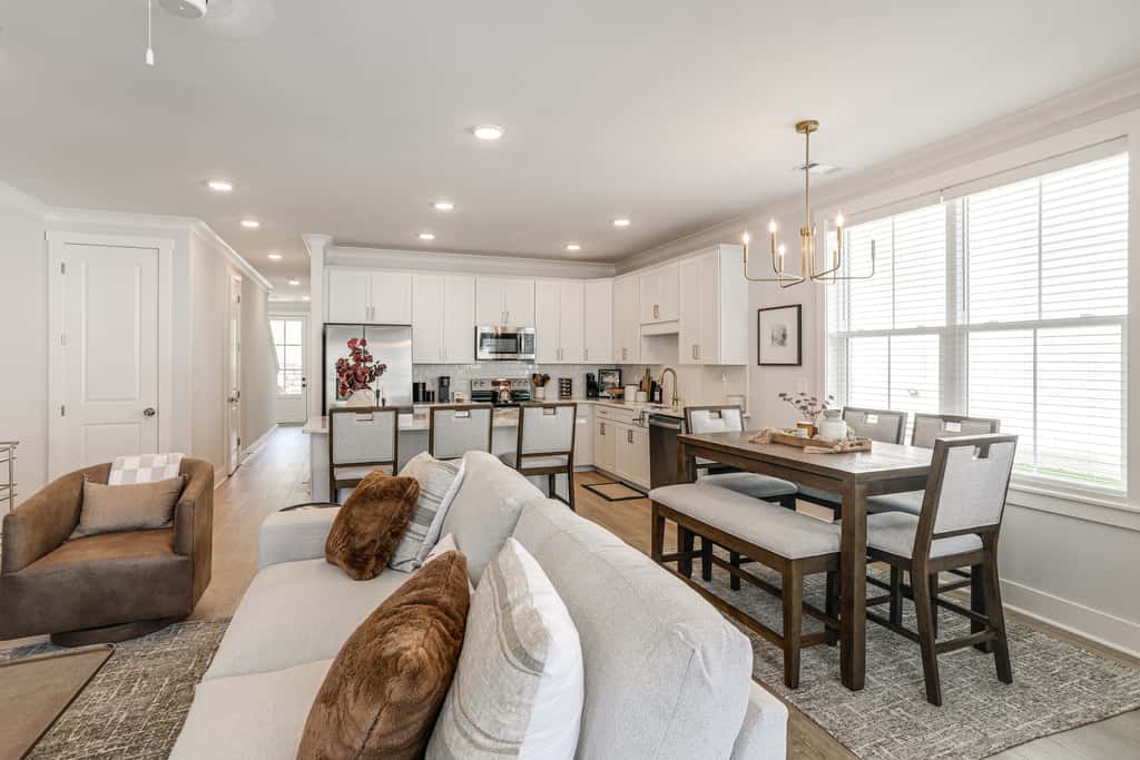 King Suites for Every Couple, Kickoff 3 Mi