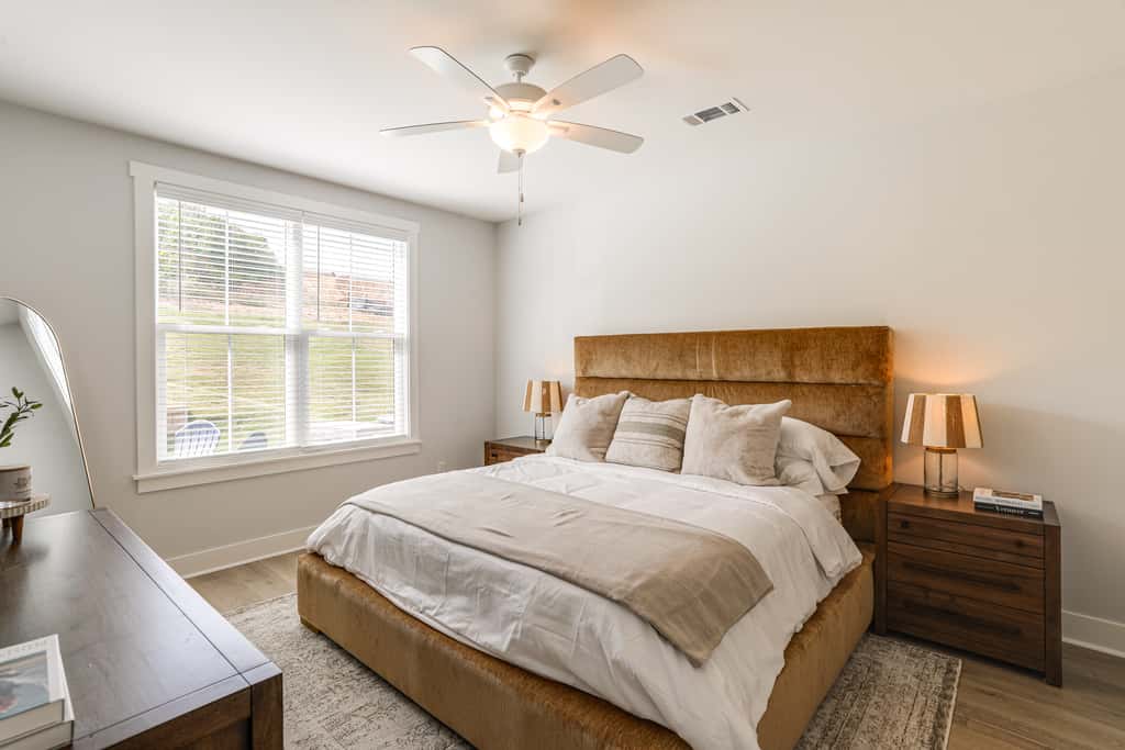 King Suites for Every Couple, Kickoff 3 Mi