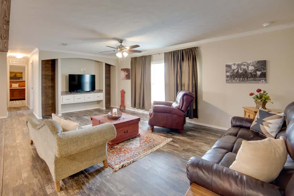 Steps to WES Arena: Pet-Friendly Cabin w/ Deck!