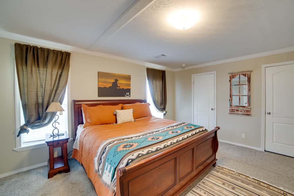 Steps to WES Arena: Pet-Friendly Cabin w/ Deck!