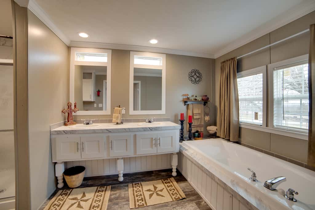 Steps to WES Arena: Pet-Friendly Cabin w/ Deck!