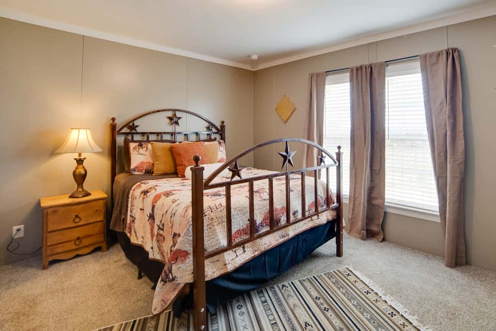 Steps to WES Arena: Pet-Friendly Cabin w/ Deck!