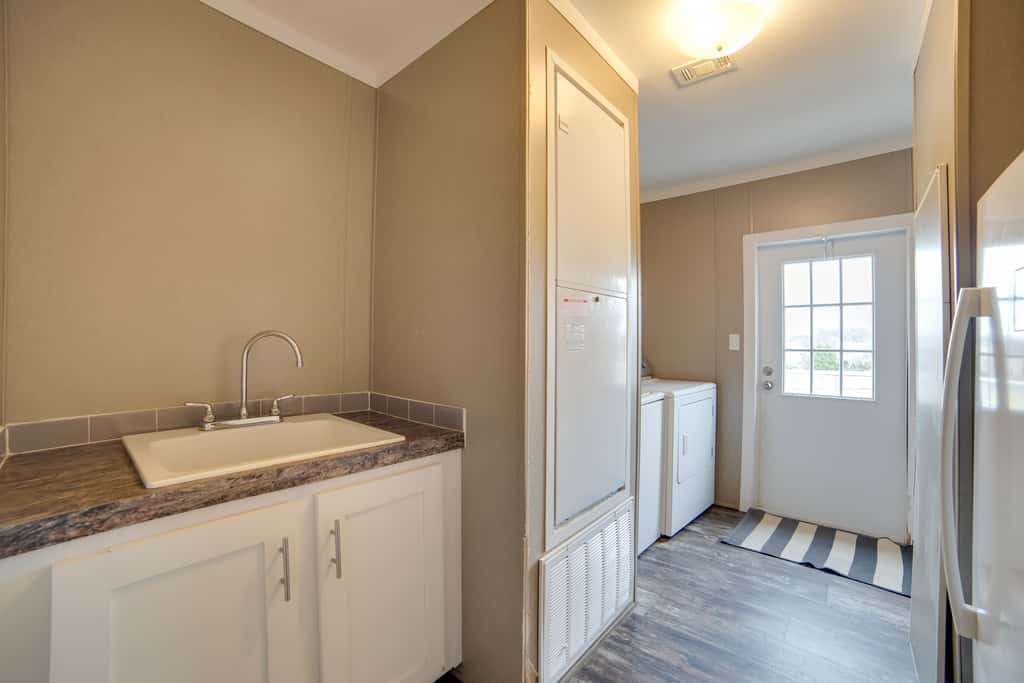Steps to WES Arena: Pet-Friendly Cabin w/ Deck!