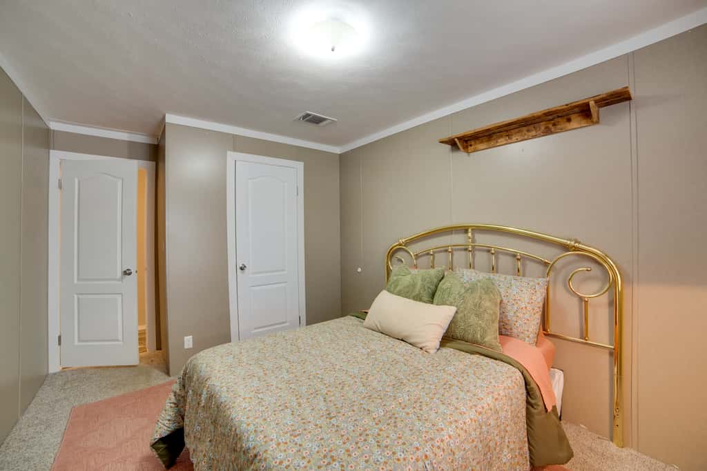 Steps to WES Arena: Pet-Friendly Cabin w/ Deck!