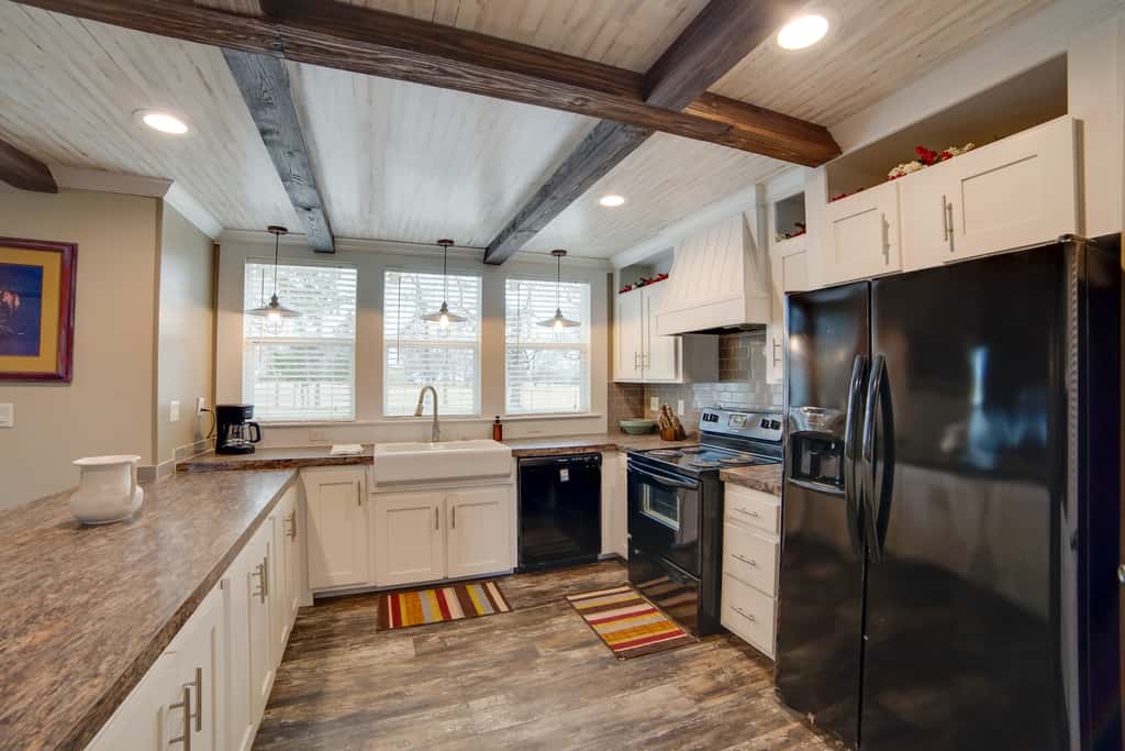 Steps to WES Arena: Pet-Friendly Cabin w/ Deck!