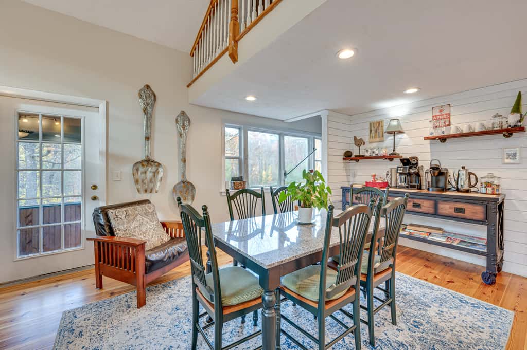 White Mountains Home w/ Hot Tub - Walk to Town!