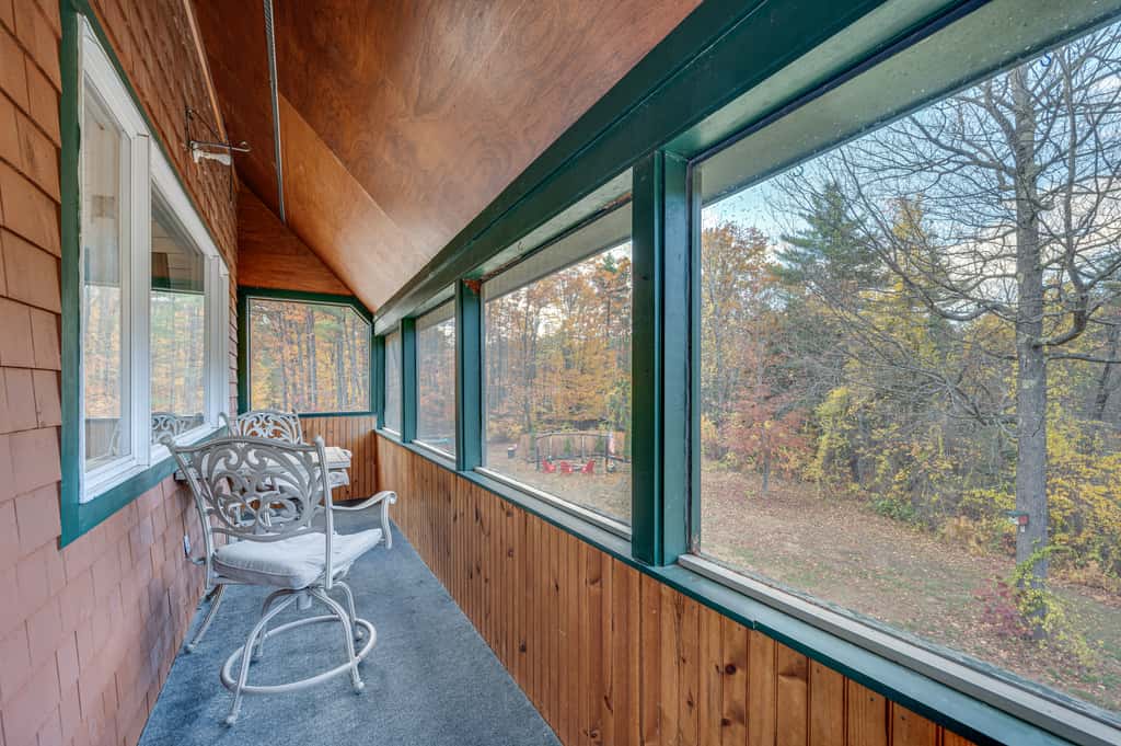 White Mountains Home w/ Hot Tub - Walk to Town!