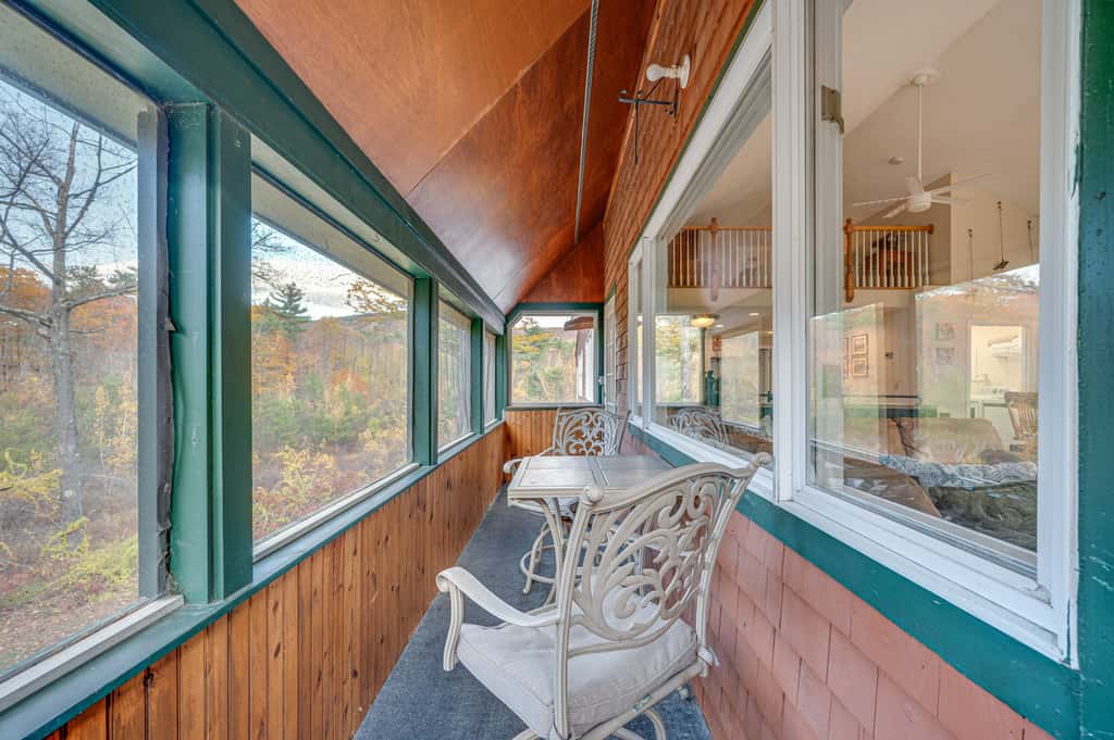 White Mountains Home w/ Hot Tub - Walk to Town!
