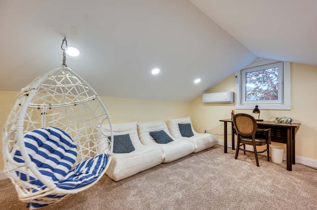 White Mountains Home w/ Hot Tub - Walk to Town!