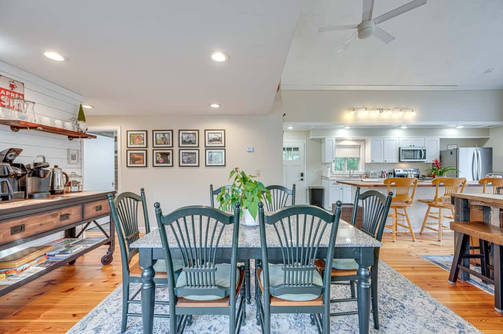 White Mountains Home w/ Hot Tub - Walk to Town!