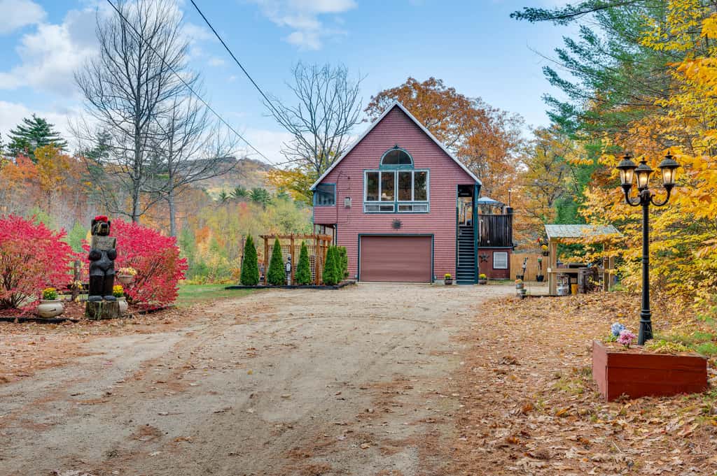 White Mountains Home w/ Hot Tub - Walk to Town!