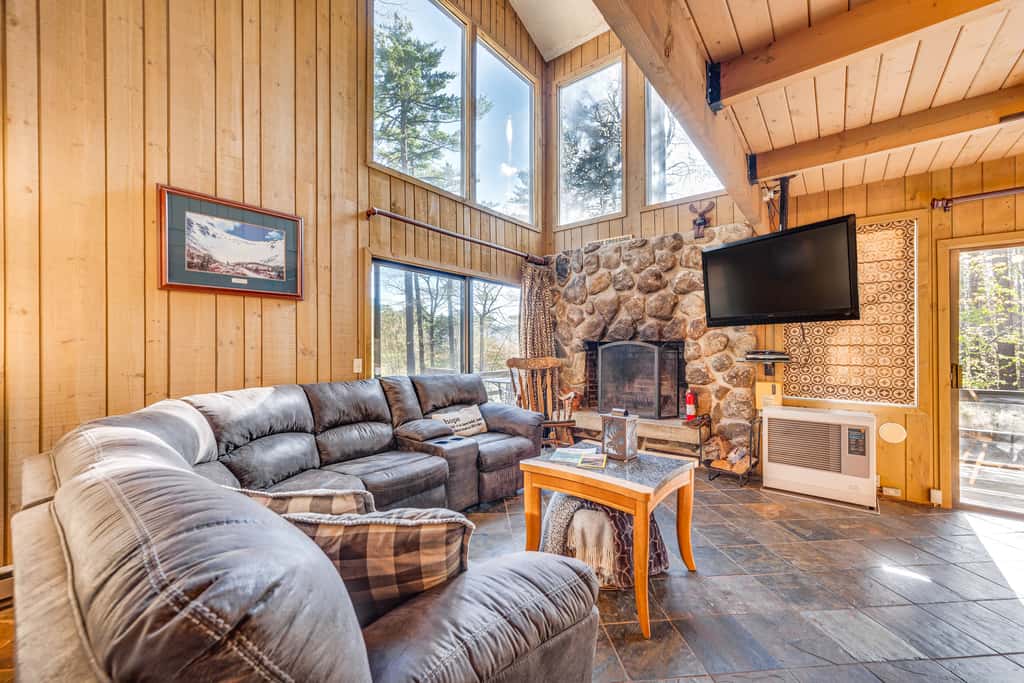 0.5 Mi to Dtwn & Trails: Conway Condo w/ Hot Tub!