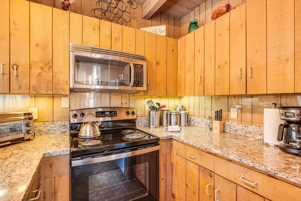 0.5 Mi to Dtwn & Trails: Conway Condo w/ Hot Tub!