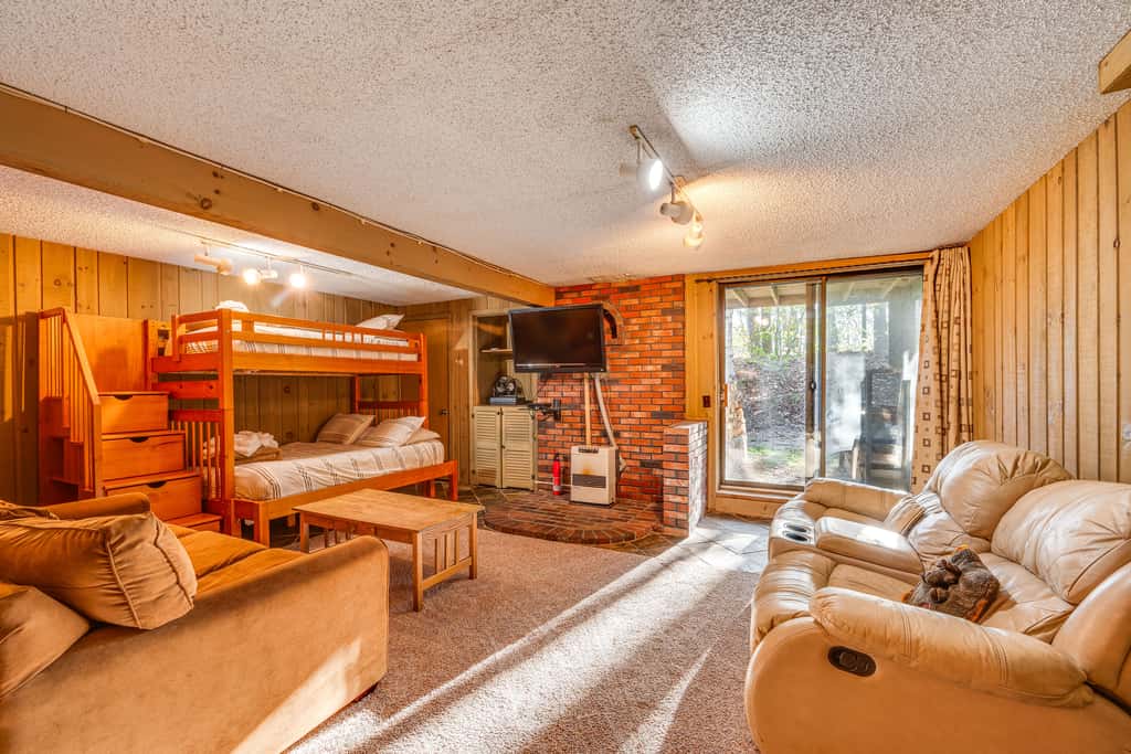 0.5 Mi to Dtwn & Trails: Conway Condo w/ Hot Tub!