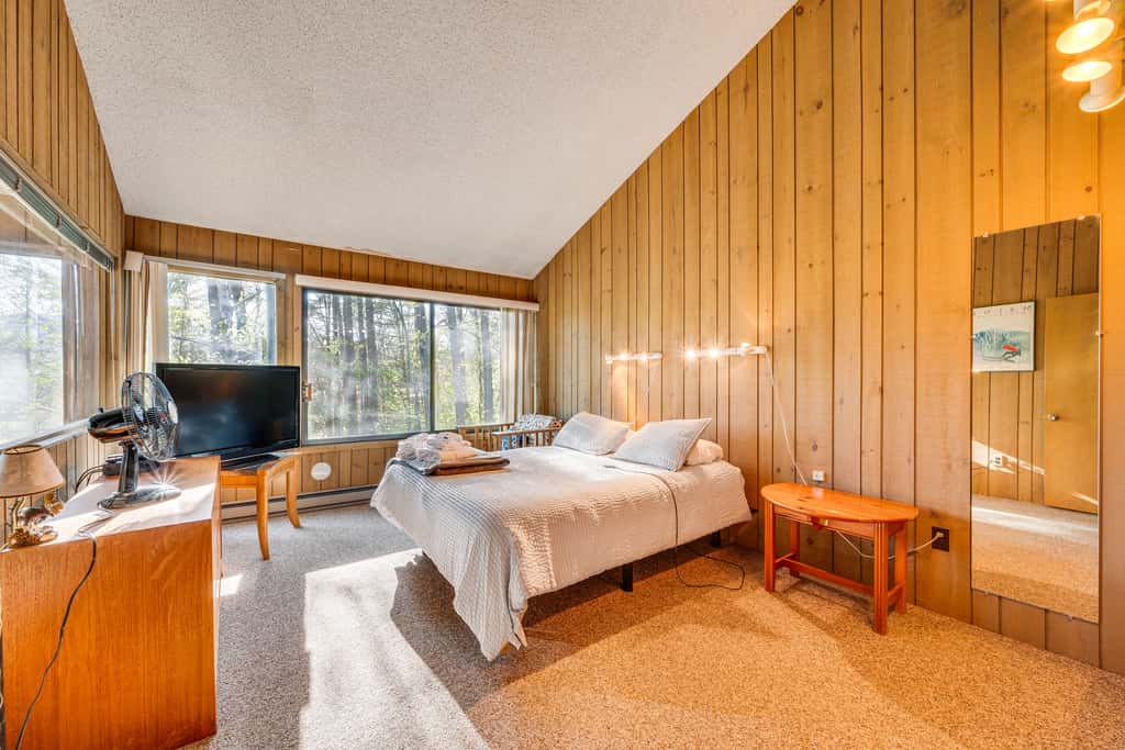 0.5 Mi to Dtwn & Trails: Conway Condo w/ Hot Tub!