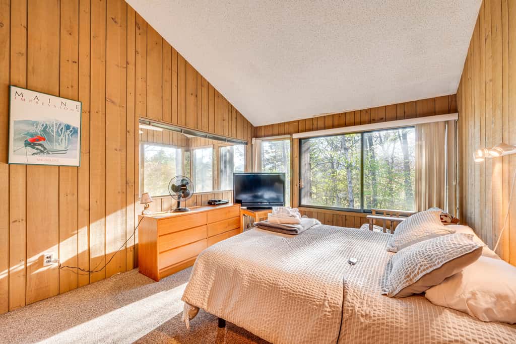 0.5 Mi to Dtwn & Trails: Conway Condo w/ Hot Tub!
