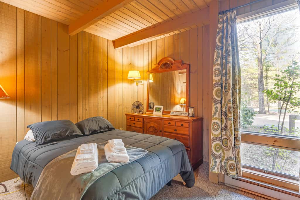 0.5 Mi to Dtwn & Trails: Conway Condo w/ Hot Tub!