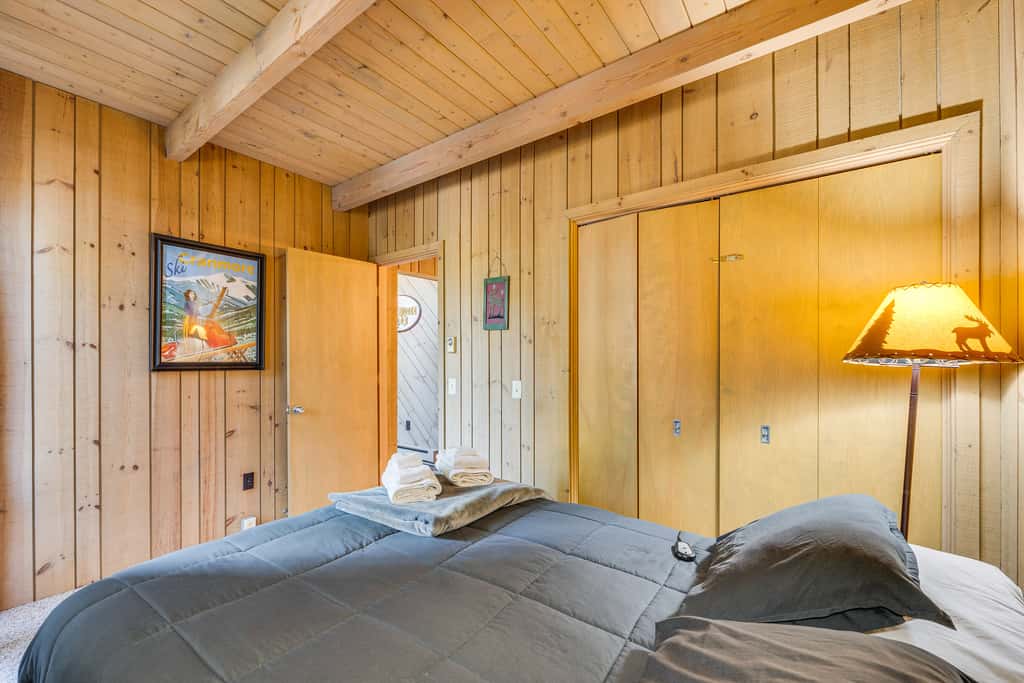 0.5 Mi to Dtwn & Trails: Conway Condo w/ Hot Tub!