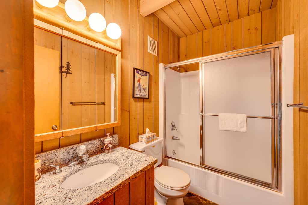 0.5 Mi to Dtwn & Trails: Conway Condo w/ Hot Tub!