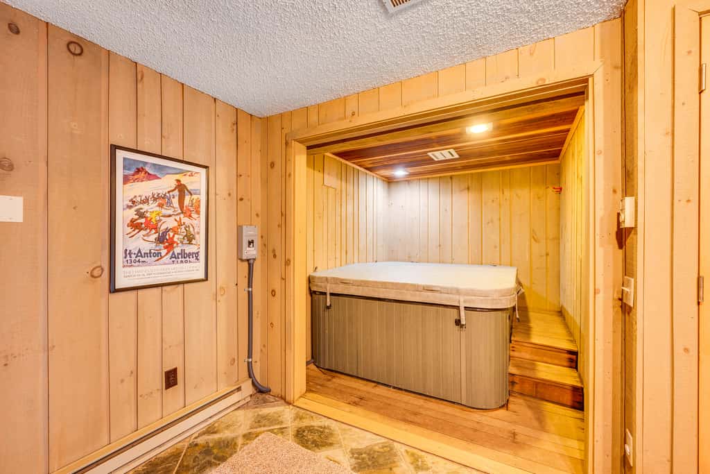 0.5 Mi to Dtwn & Trails: Conway Condo w/ Hot Tub!