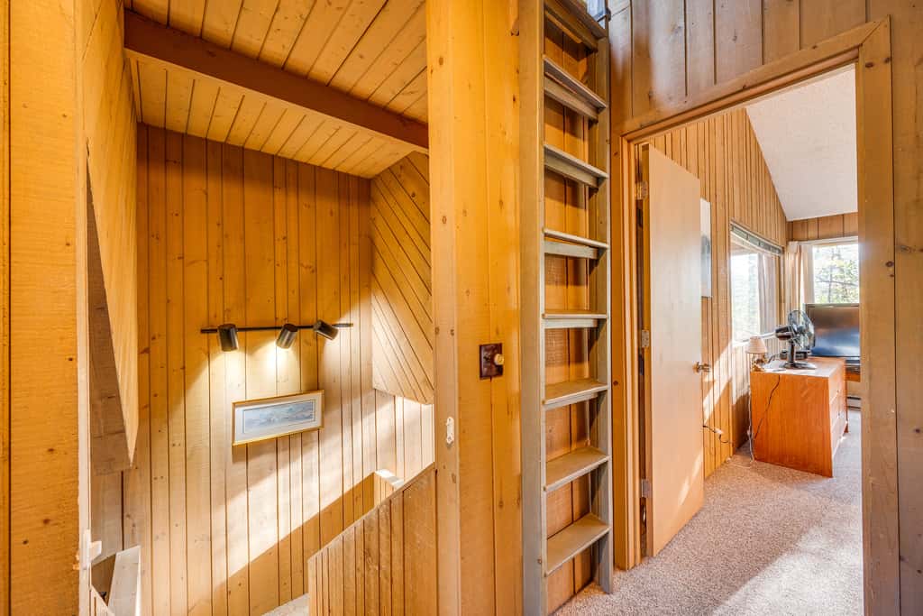 0.5 Mi to Dtwn & Trails: Conway Condo w/ Hot Tub!