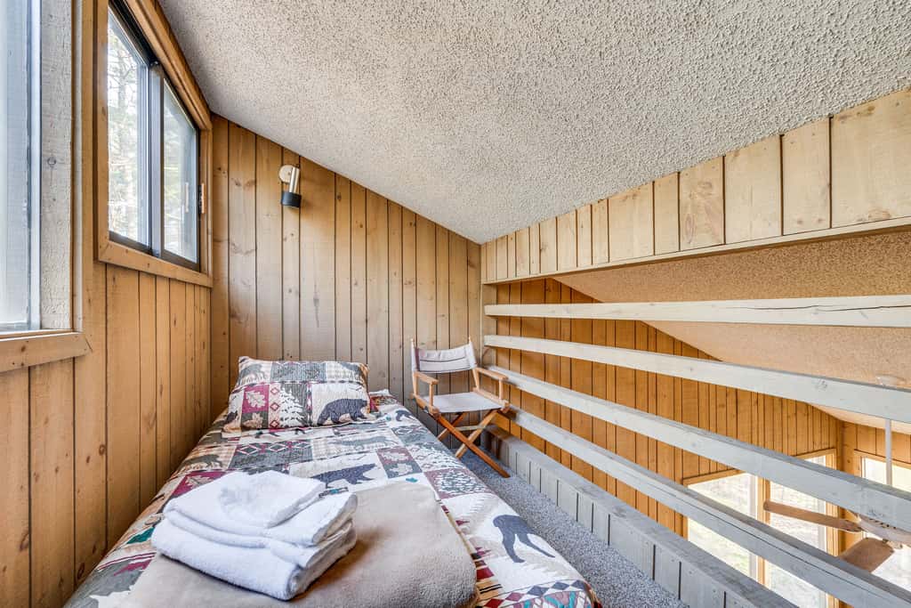 0.5 Mi to Dtwn & Trails: Conway Condo w/ Hot Tub!