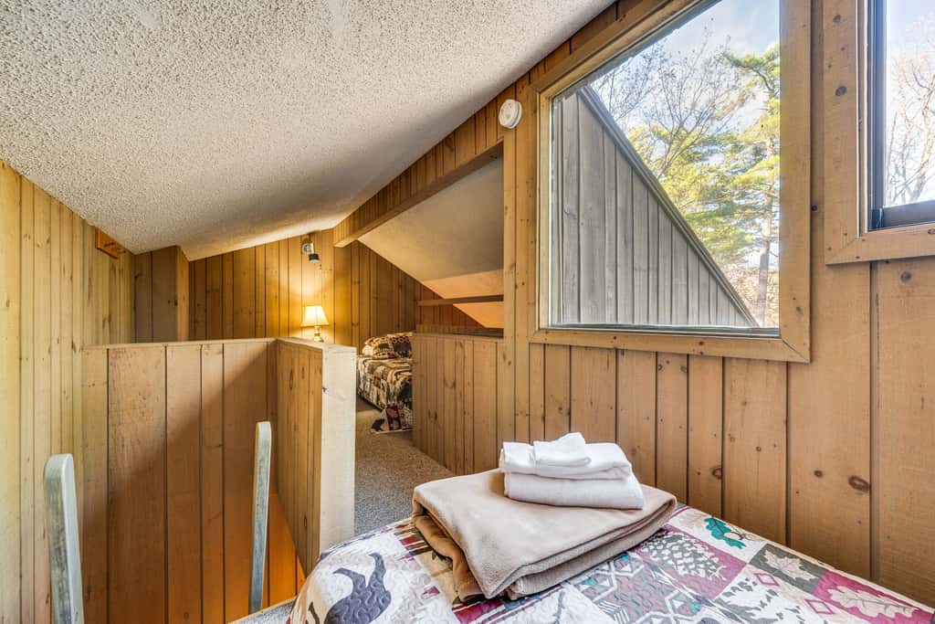 0.5 Mi to Dtwn & Trails: Conway Condo w/ Hot Tub!
