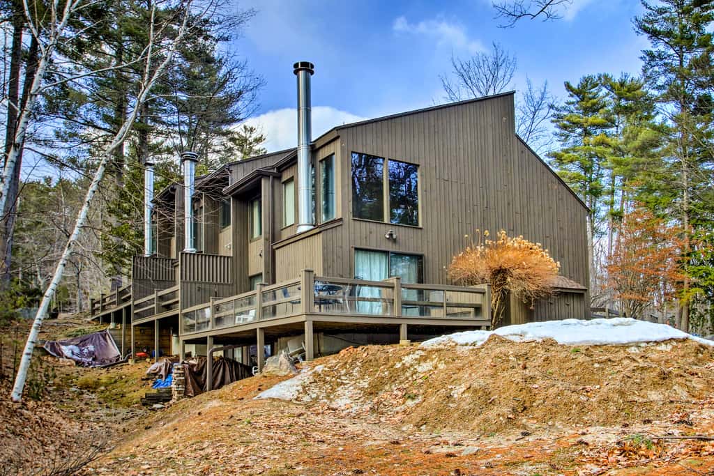 Conway Condo w/ Hot Tub: Near Cranmore Skiing!