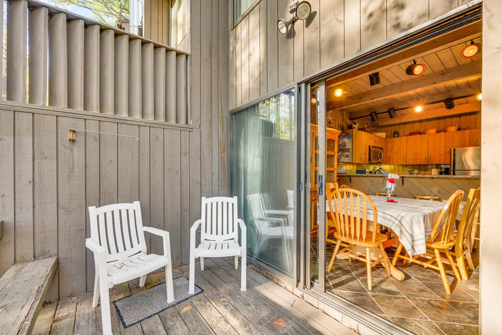 0.5 Mi to Dtwn & Trails: Conway Condo w/ Hot Tub!