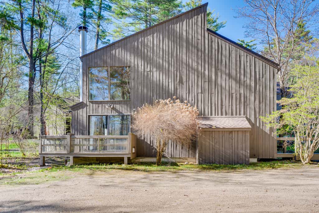 0.5 Mi to Dtwn & Trails: Conway Condo w/ Hot Tub!