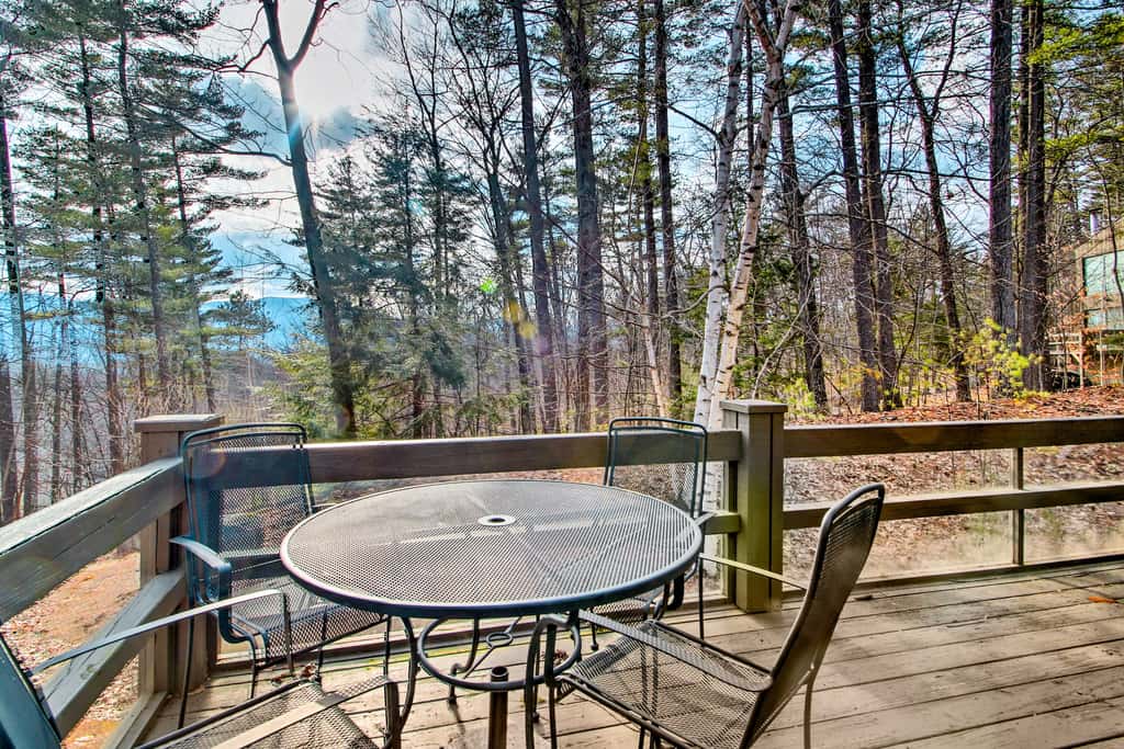Conway Condo w/ Hot Tub: Near Cranmore Skiing!