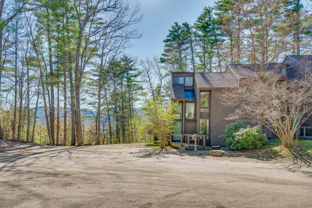 0.5 Mi to Dtwn & Trails: Conway Condo w/ Hot Tub!