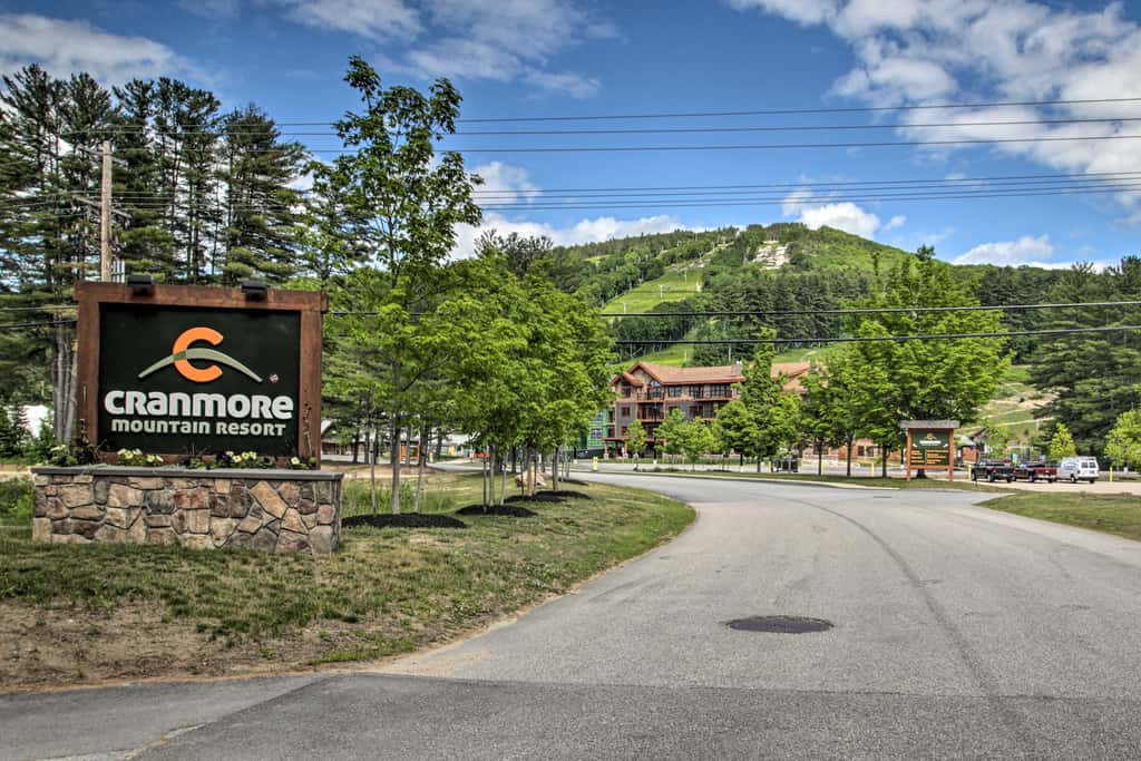 0.5 Mi to Dtwn & Trails: Conway Condo w/ Hot Tub!