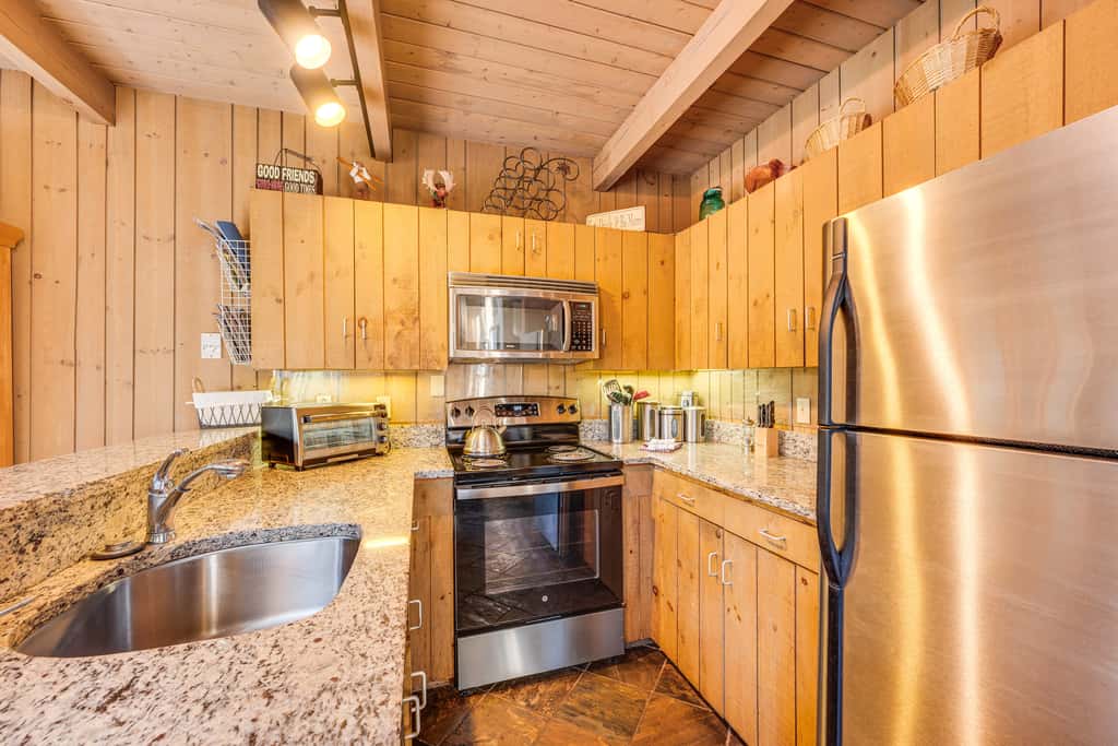 0.5 Mi to Dtwn & Trails: Conway Condo w/ Hot Tub!
