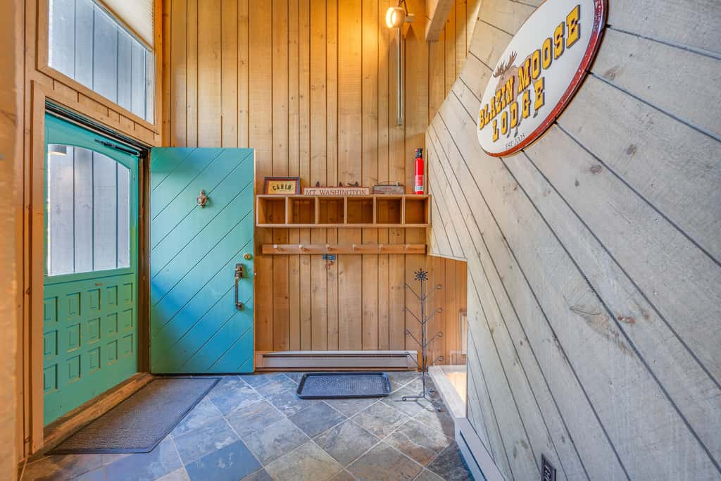 Conway Condo w/ Hot Tub: Near Cranmore Skiing!