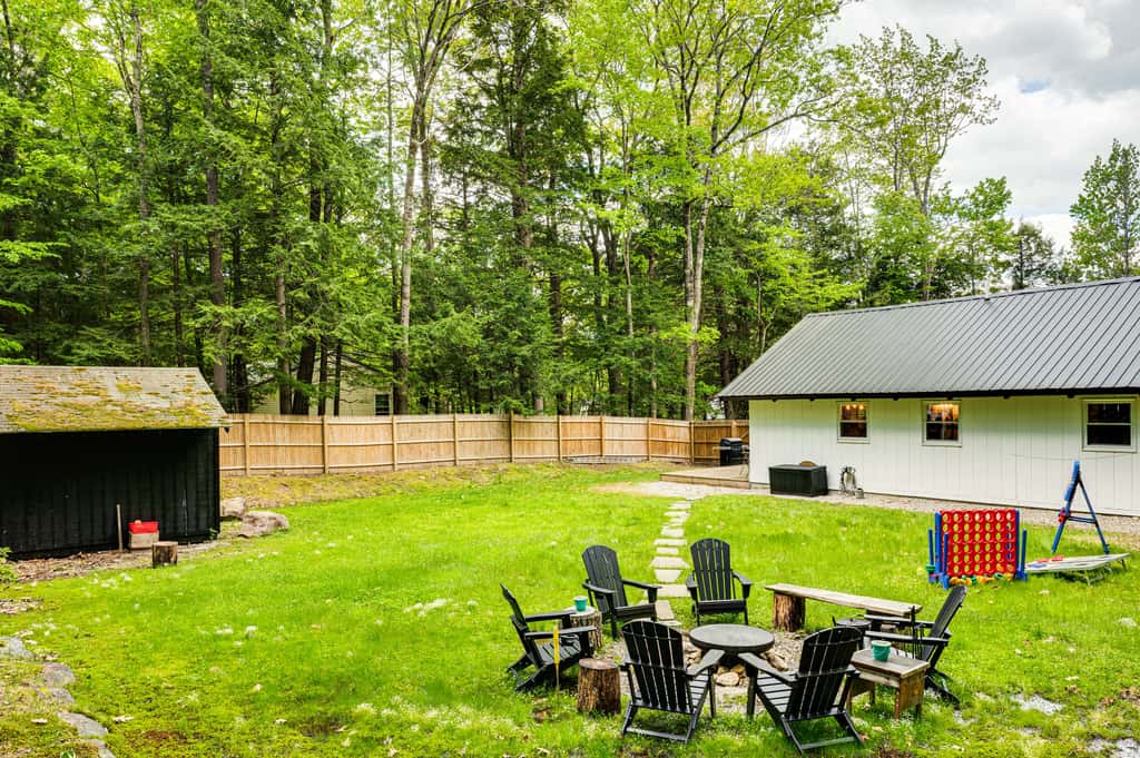 2 Mi to Conway: Cozy Cabin w/ Grill & Yard!