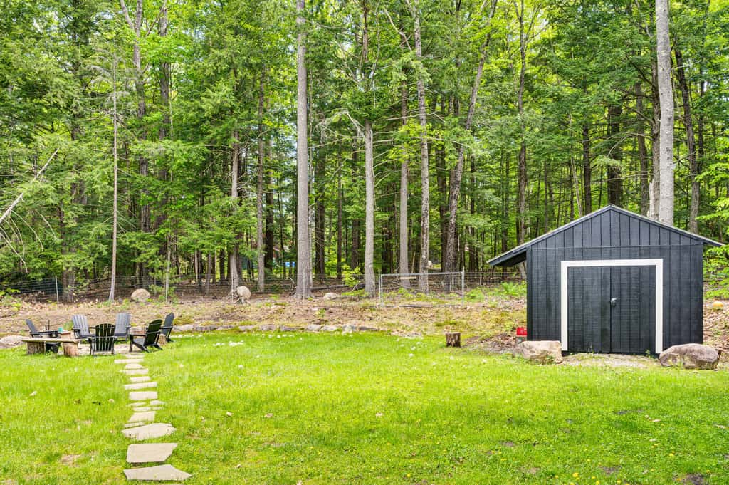 2 Mi to Conway: Cozy Cabin w/ Grill & Yard!