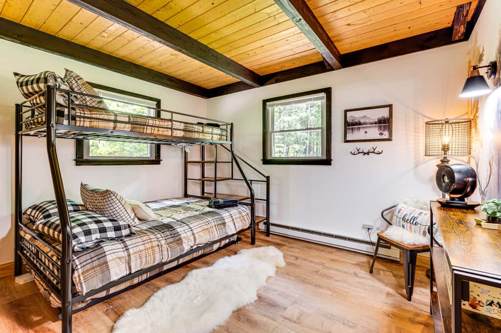 2 Mi to Conway: Cozy Cabin w/ Grill & Yard!