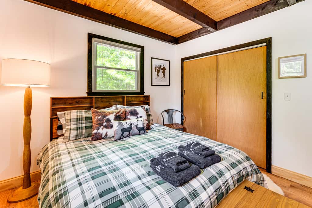 2 Mi to Conway: Cozy Cabin w/ Grill & Yard!