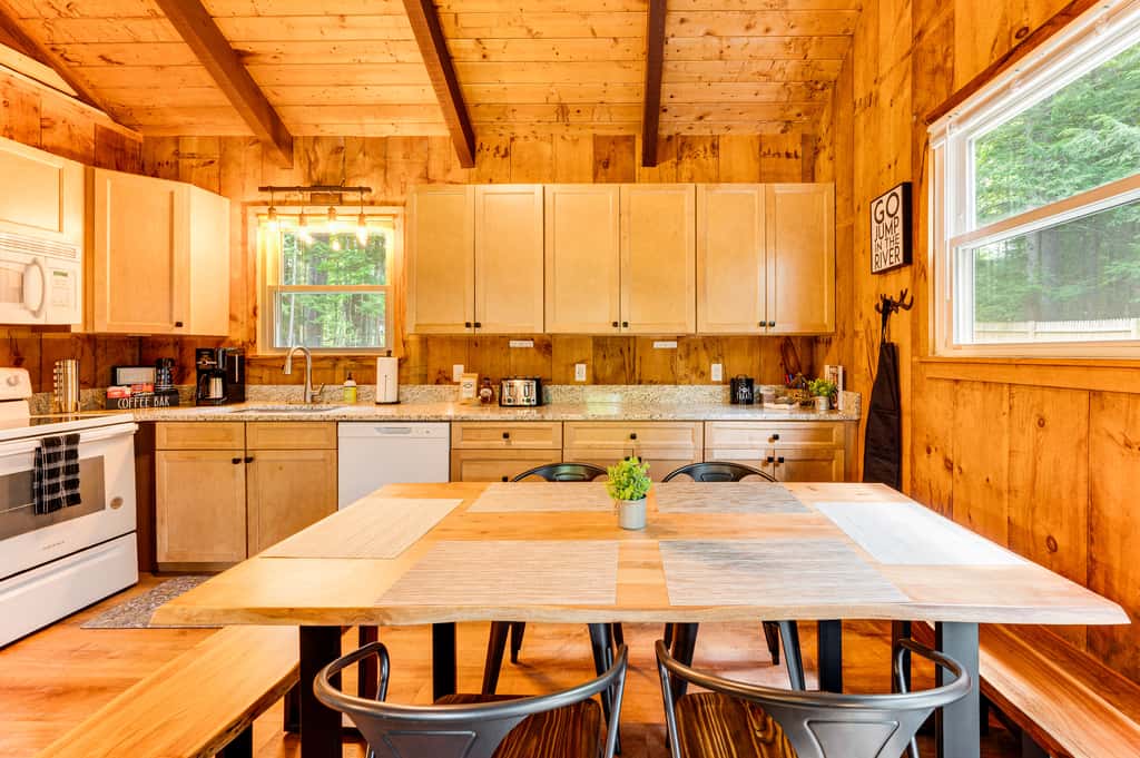2 Mi to Conway: Cozy Cabin w/ Grill & Yard!