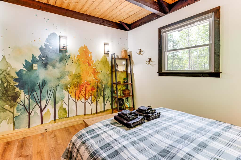 2 Mi to Conway: Cozy Cabin w/ Grill & Yard!