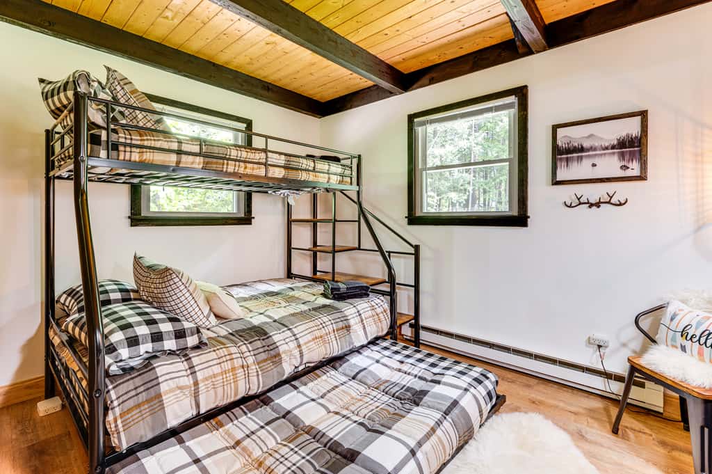 2 Mi to Conway: Cozy Cabin w/ Grill & Yard!