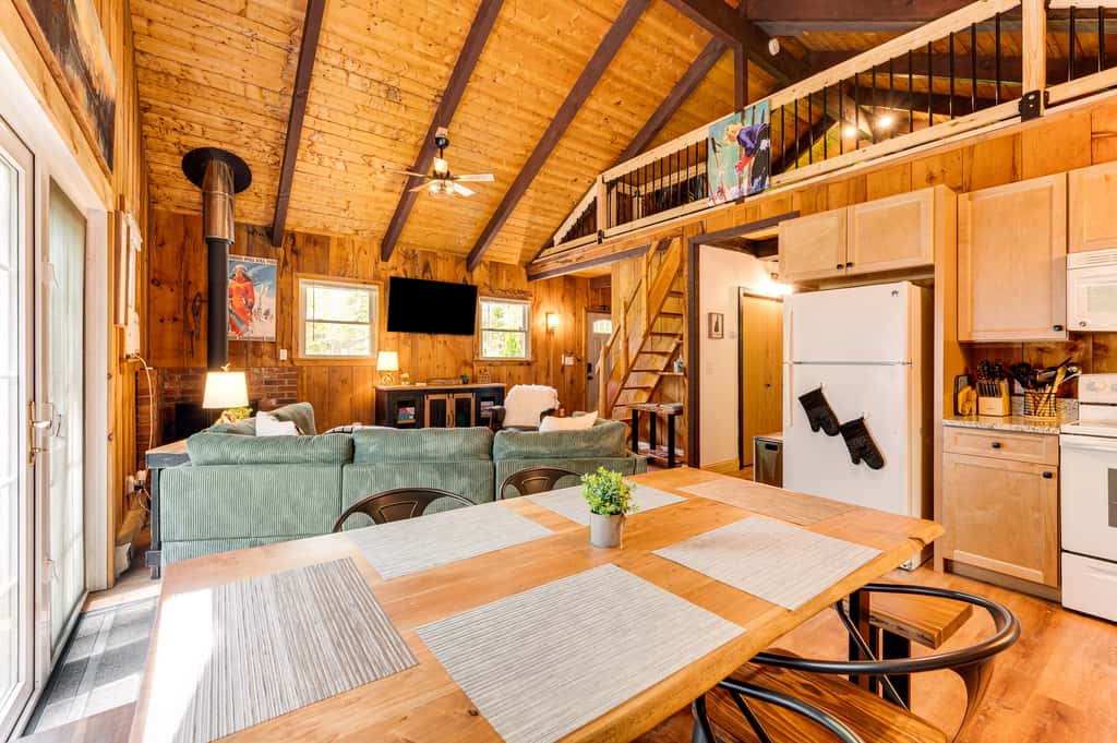 2 Mi to Conway: Cozy Cabin w/ Grill & Yard!